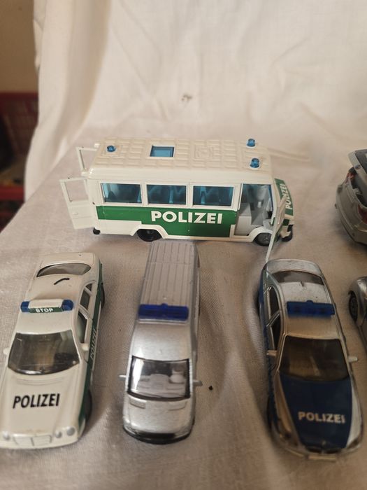 Машинки металеві