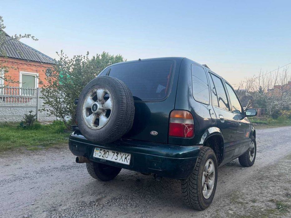 Продам КIA Спортедж 1996 року на повному ходу.до ноября по техпаспорту 2700дол