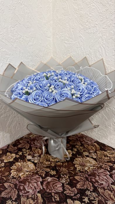 В НАЛИЧИИ Букет 51 роза из атласных лент