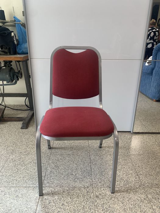 Cadeiras estilo banquete