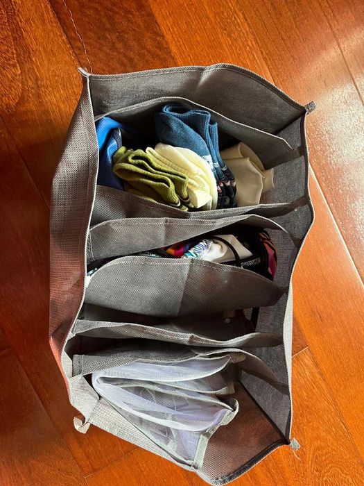 2 organizadores diferentes de roupa