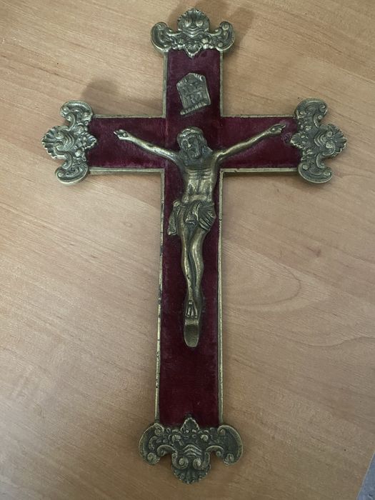 Crucifixo em bronze