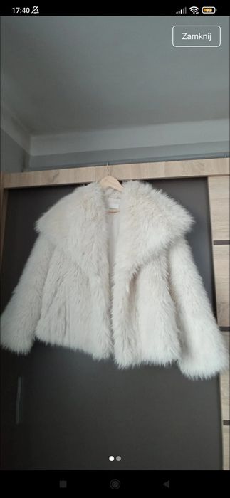 Białe futerko Stradivarius