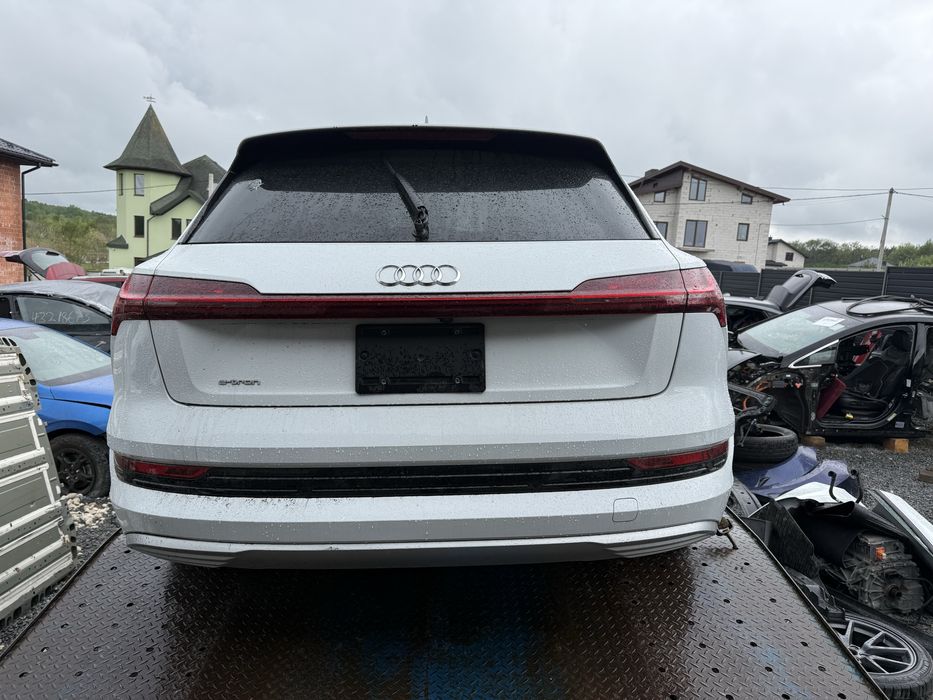 Audi E Tron Ауді Е трон кришка багажника