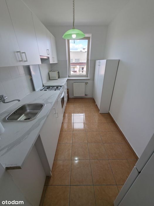 5 lub 6 pokoi, 2 łazienki z WC, 2 poziomy, balkon, schowek, garaż