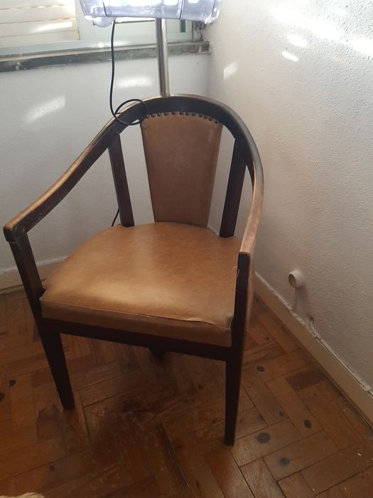 Cadeirão Antigo em Madeira