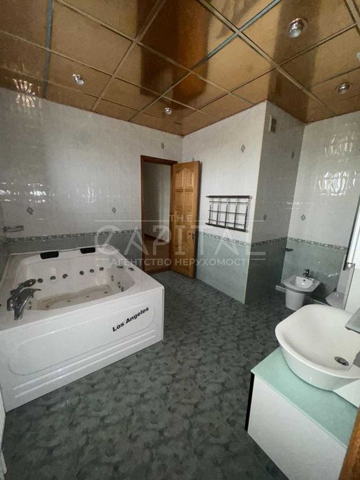 ПРОДАЖ/Капітальний маєток в селищі Глеваха/Київ/Пансіонат