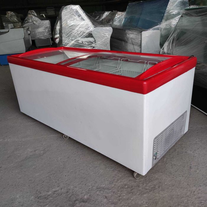 Продам витрину холодильную