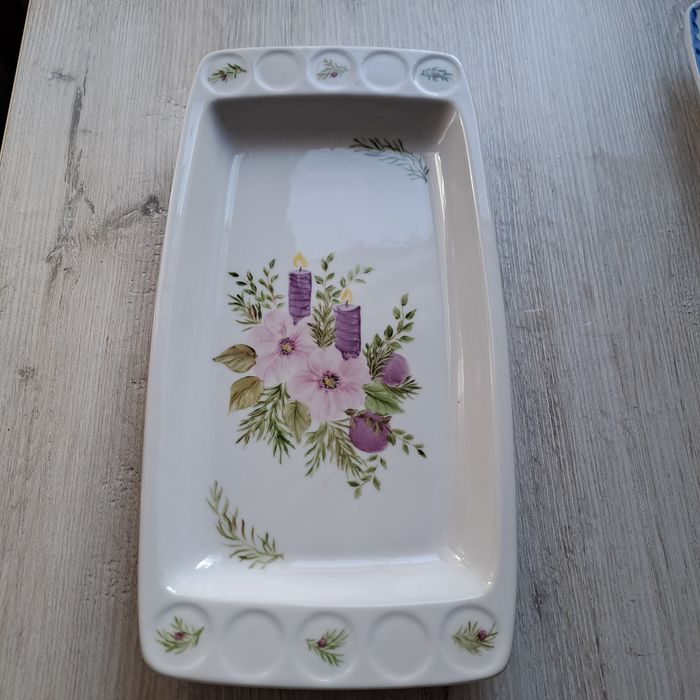 Tacka porcelanowa prastokatna.