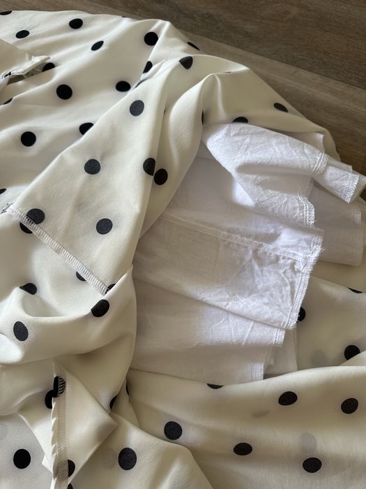 Атласна спідниця