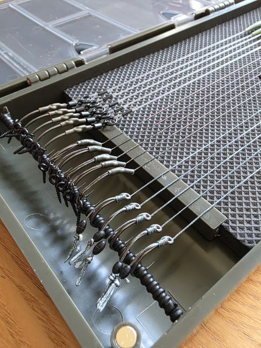 Zestaw 15 przyponów karpiowych #6 w Piórniku Tackle box