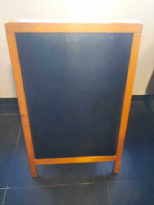 Letreiro cavalete de ardósia para publicidade de rua