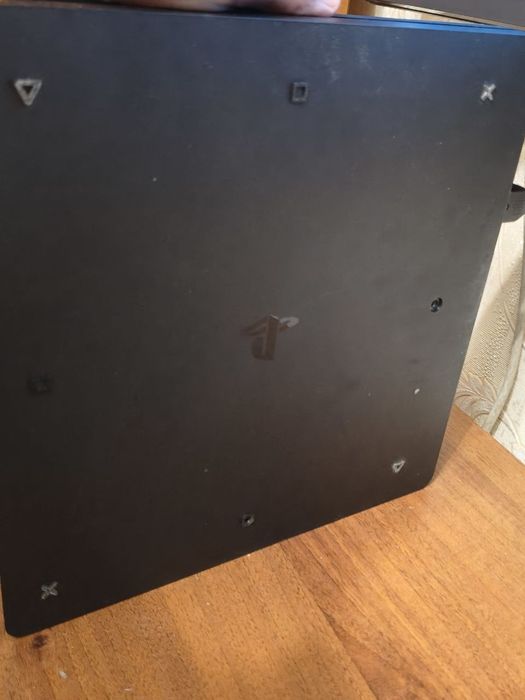PlayStation 4 Slim 1TB, идеальное состояние(не вскрывался))