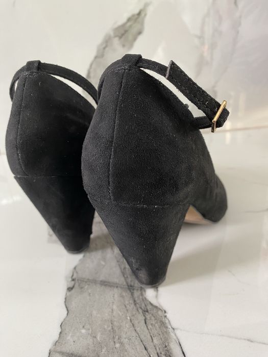 Buty na obcasie r. 38