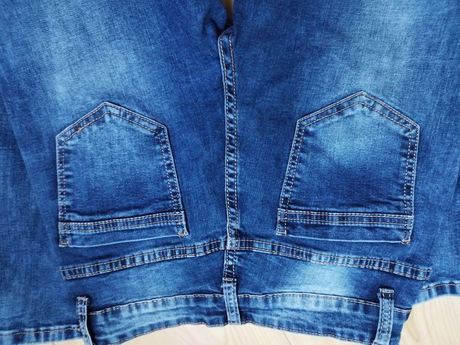 Świetne jeansy 38M