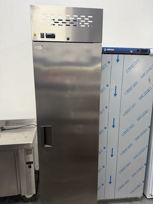 Armario frigorifico  tabuleiros 75x45 Pastelaria