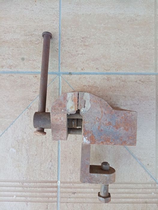 Тиски ,б/у ,рабочие - 450 грн.