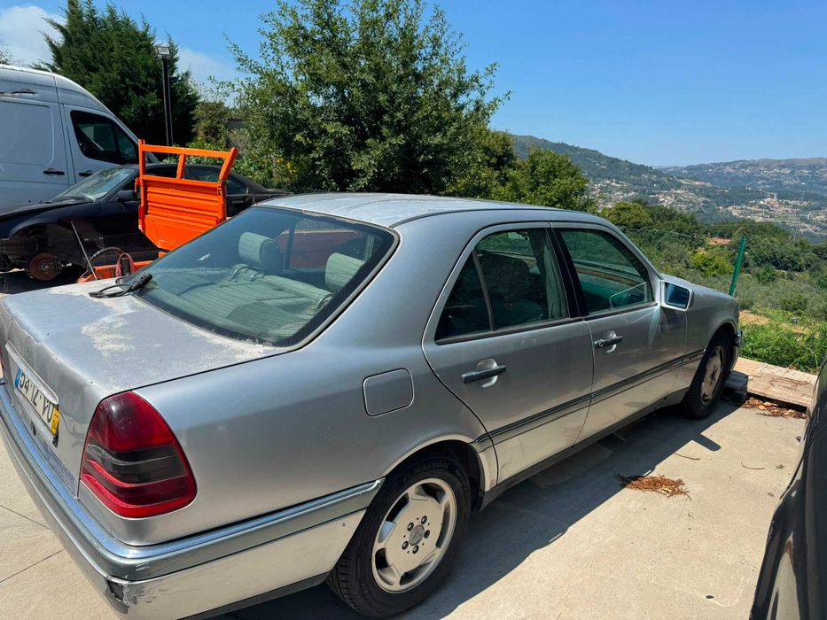 Mercedes à Venda – Viatura Usada com Motor Avariado — photo 3