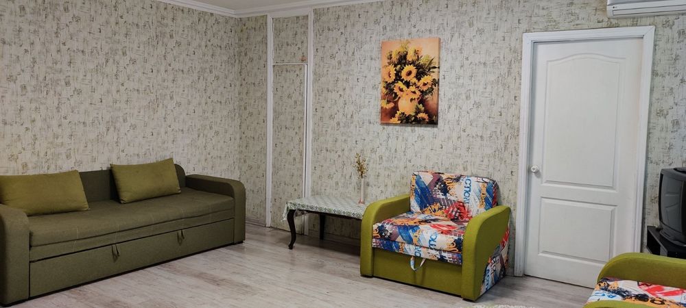 2-комнатная с хорошим ремонтом метро Дружбы Народов 100 м.