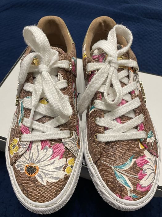 Макасини  Guess  розмір 36,5