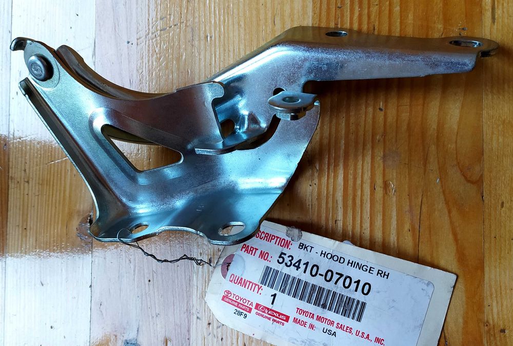 Петля капота правая Toyota Avalon 2013, 2014, 2015, 2016, 2017, 2018