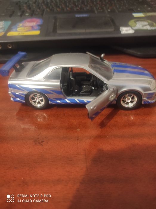 Продам игрушечную модельку skyline