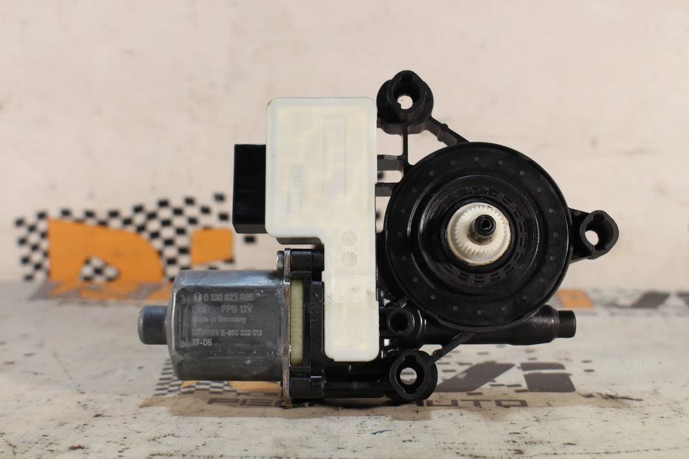 Motor vidro trás esquerdo VOLKSWAGEN Golf VII (5G1, BQ1, BE1, BE2)