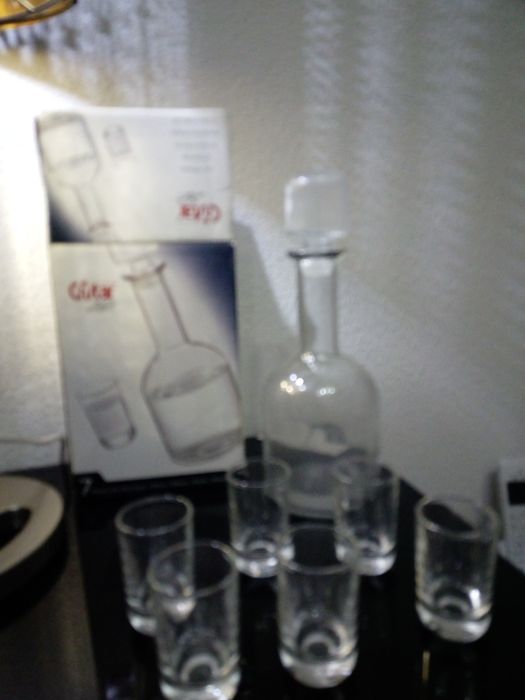 Louca vintage , copos, taças de champanhe serviço de Porto ou licor.