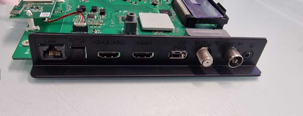 MAINBOARD Grundig 39 GEF 6600B com suportes tv