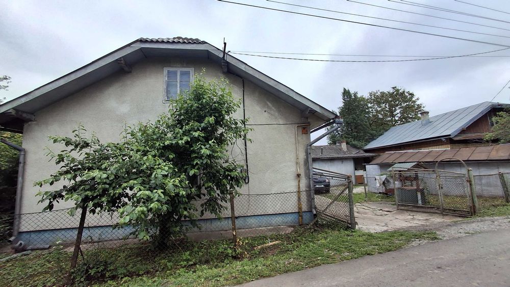 Продається будинок в с.Угринів, 78 м2, ділянка 11,5 соток. Світло газ асфальт будинки