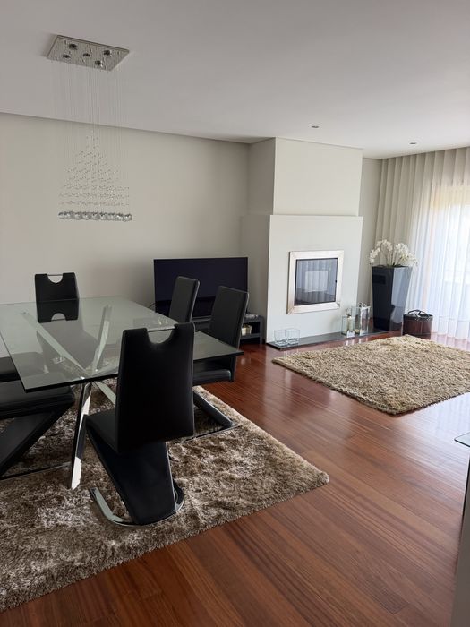 Apartamento T3 mobilado a venda na rua dos Combatebtes do Ultramar