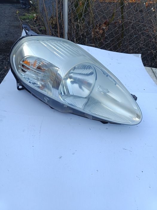 Lampa prawa przednia Fiat Grande Punto