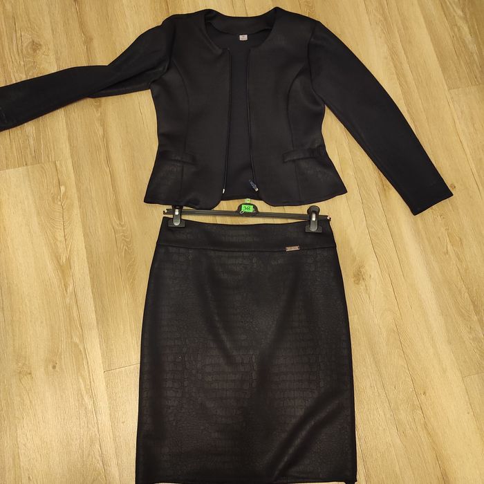 Komplet marynarka plus spódnica roz.38