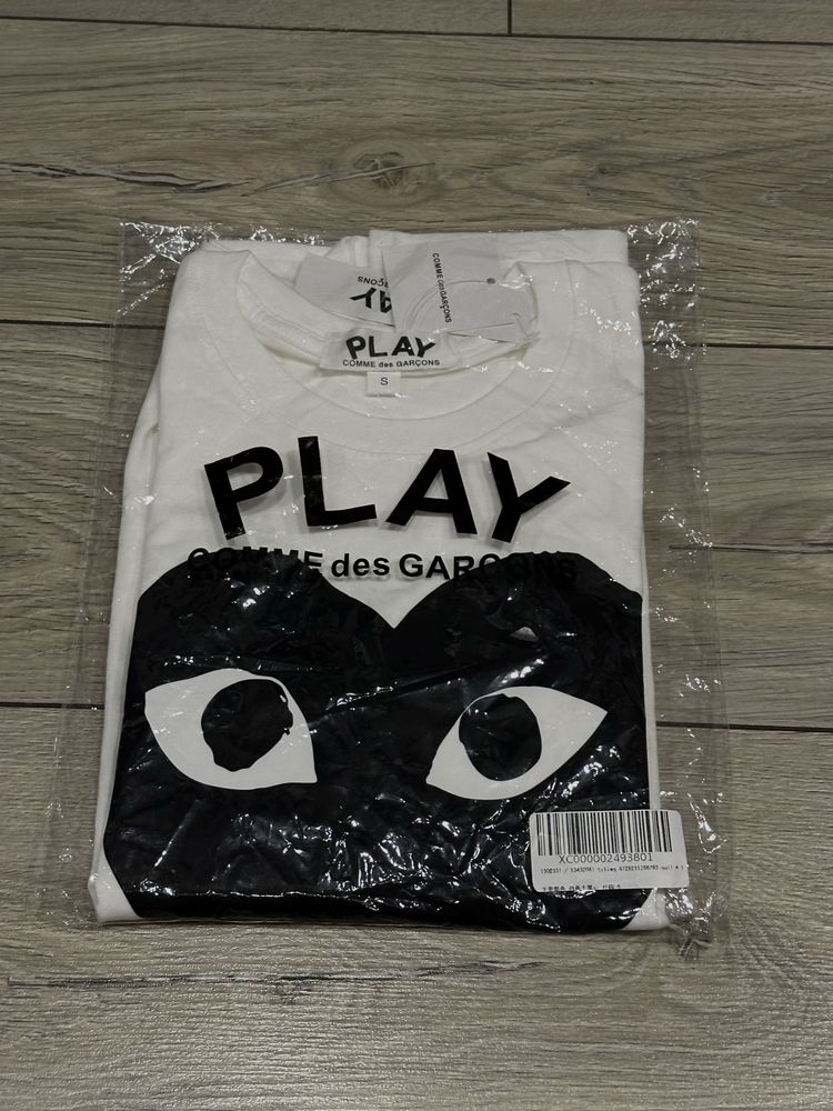Футболка Comme Des Garcons Play: 829 грн. - Футболки Харків на Olx