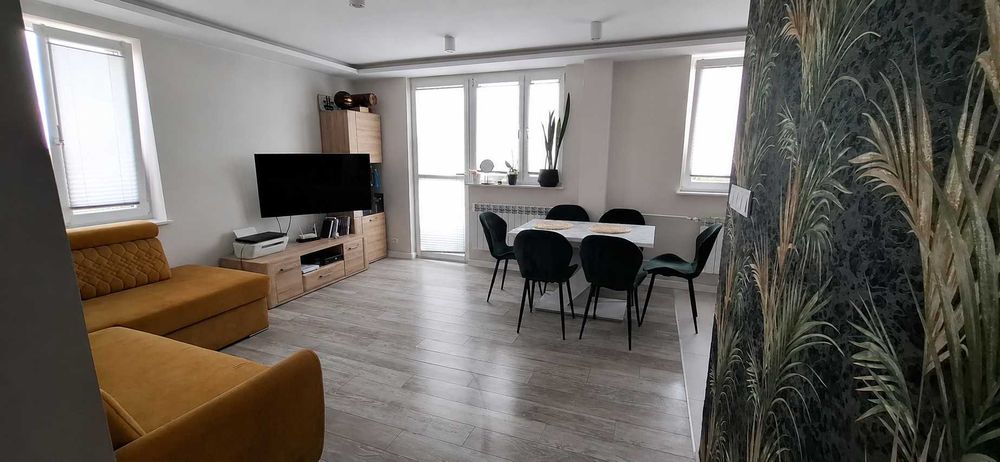 Jasne, umeblowane mieszkanie z balkonem – gotowe do zamieszkania