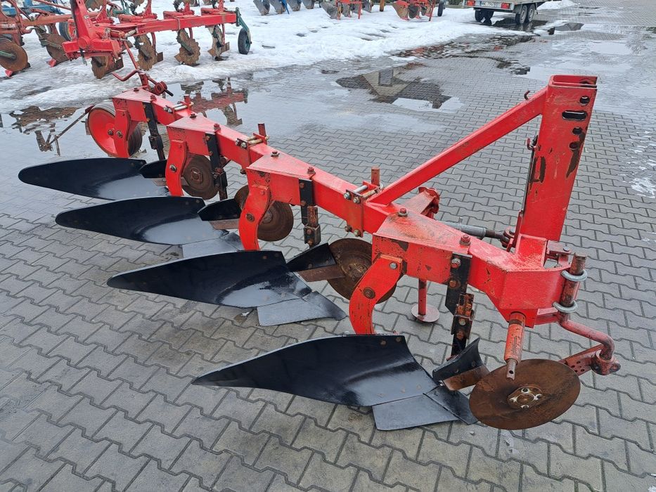 Plugi cztero skibowe Agrolux Overum. Super stan