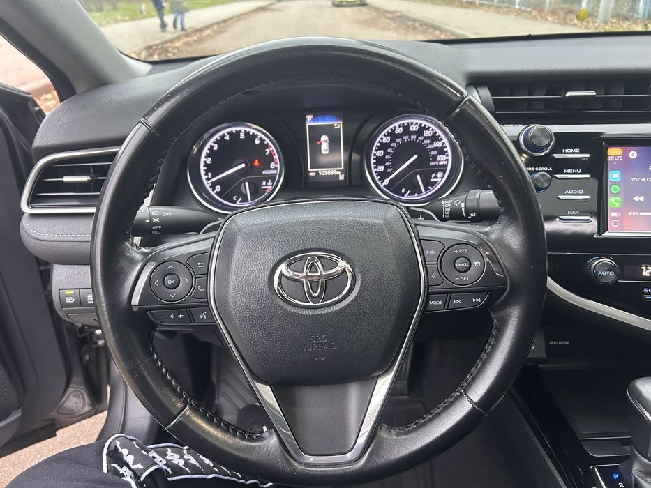 Toyota Camry 70 SE 2019