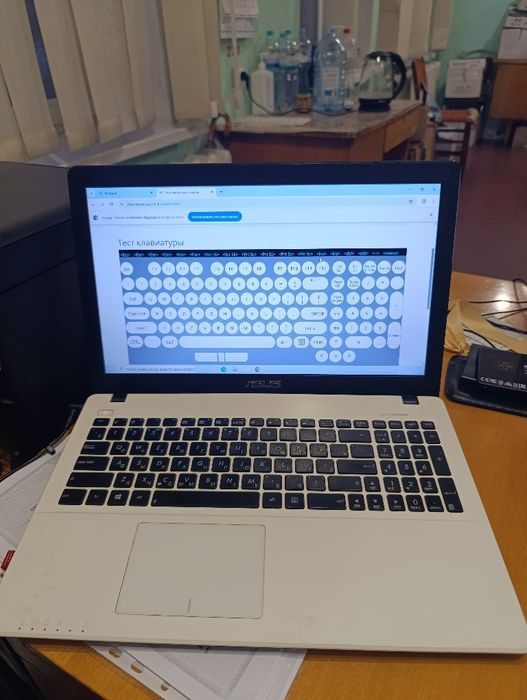 Ноутбук Asus X550C