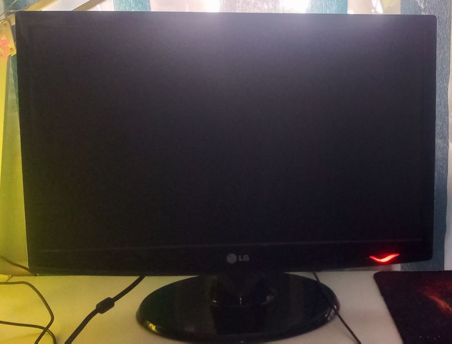 Монітор LG Flatron W2243s