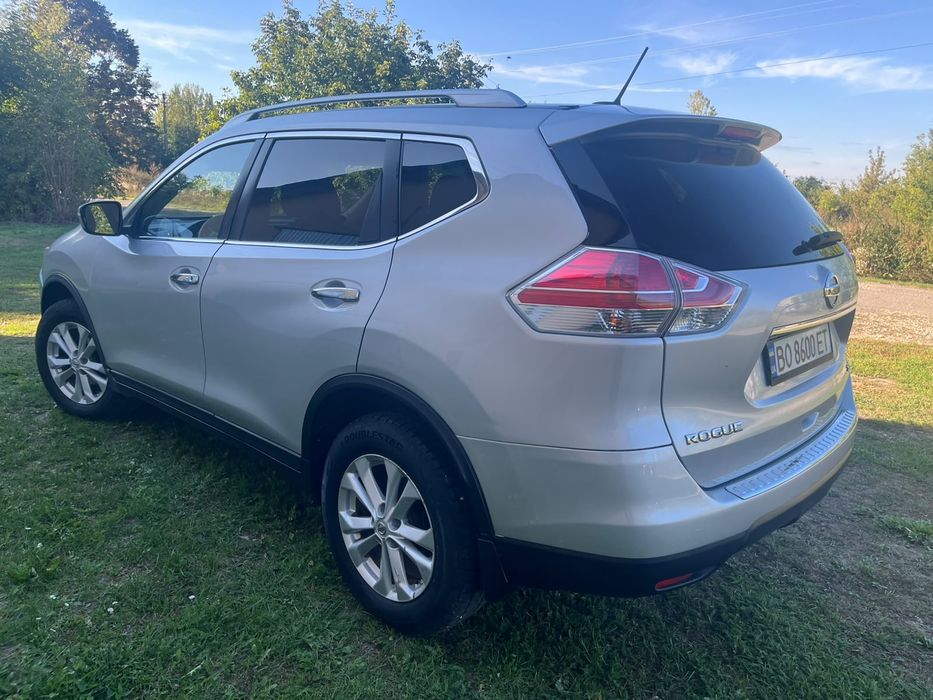 Автомобіль "Nissan Rogue"