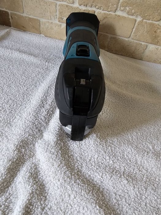 Makita  DTM51 Multi-Tool  Urządzenie Wielofunkcyjne