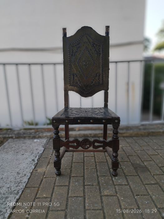 Conjunto de cadeiras em pele século 19