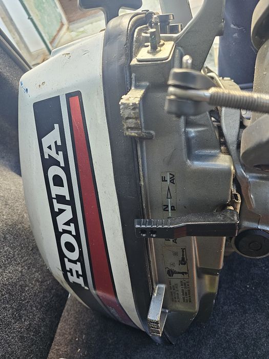 Motor fora de bordo HONDA BF 9.9 — 4 Tempos — Veio curto — Impecável