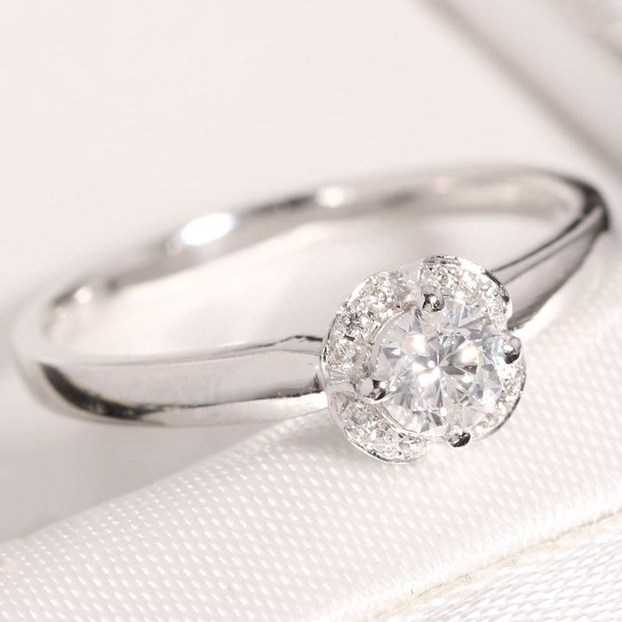 Platynowy pierścionek z brylantami 0.31ct zaręczyny