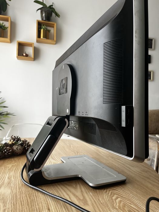 Monitor HP 1080p com base extendível