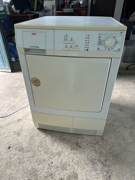 Maquina de secar roupa AEG