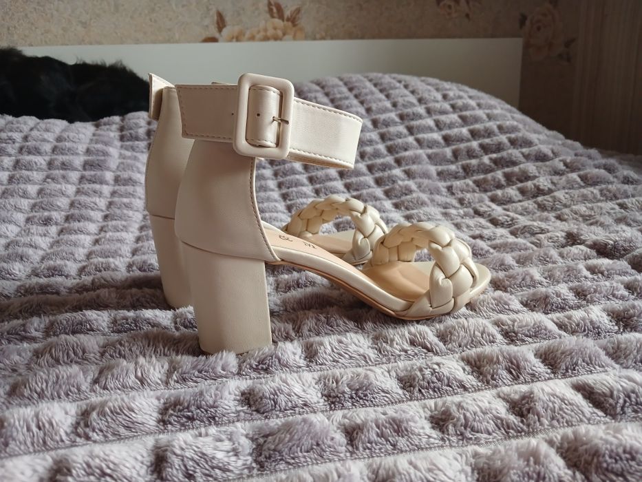 Жіночі туфлі на підборах 38р