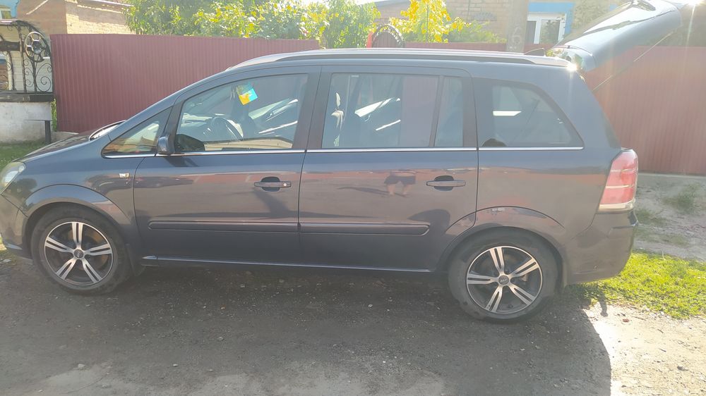 Продам авто опель зафіра б або обміняю на дешевше авто з вашою доплато