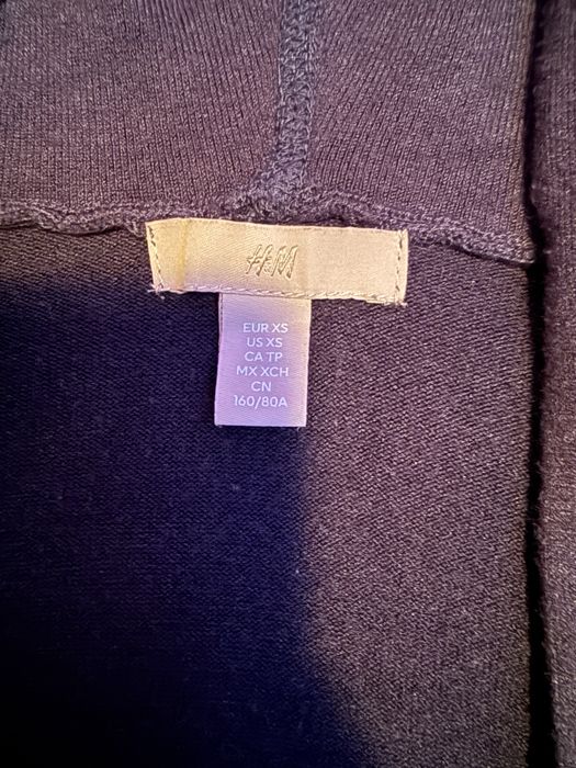 Sweterko Bluza ciemno granatowa z H&M.