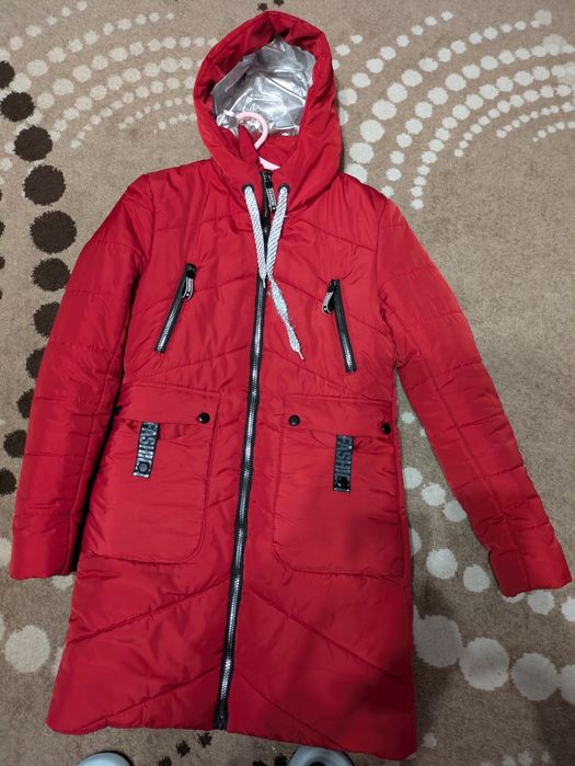 Зимова жіноча куртка